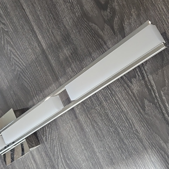 Modern Silver and White Wall Light Fixture LED Light - Picture 3 of 7